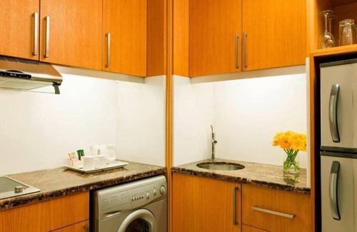 Al Mankhool Apartment | One Bedroom Suite Near Sharaf DG Metro