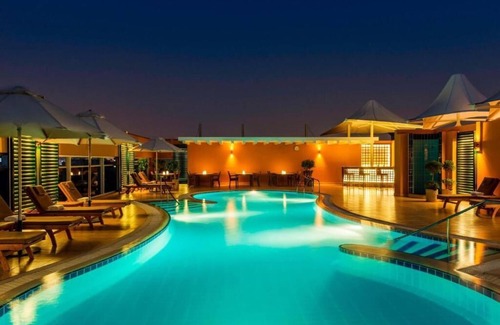 Al Mankhool Apartment | One Bedroom Suite Near Sharaf DG Metro