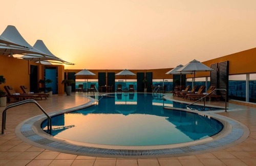 Al Mankhool Apartment | One Bedroom Suite Near Sharaf DG Metro
