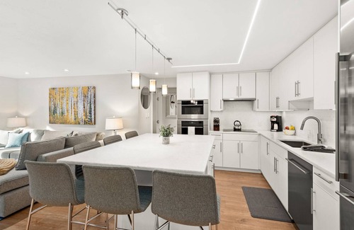 Aspen Condo | One Block To Ski-In/Ski-Out On Aspen Mtn! Three Blocks To Downtown! Parking, Wood FP, W/D