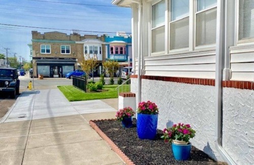 Ventnor City Apartment | One block to the beach/one block to Margate/steps to restaurants