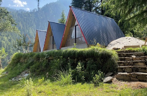 Banjar Cottage | one cabin cottages with green surroundings and Mountain View