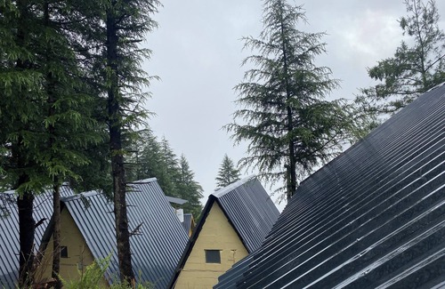 Banjar Cottage | one cabin cottages with green surroundings and Mountain View