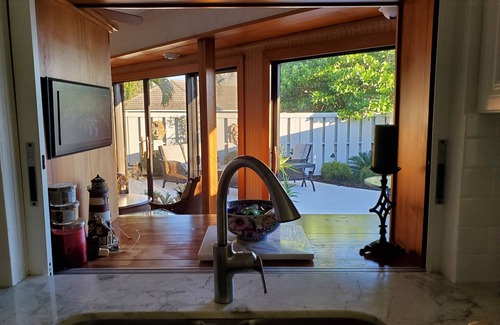 Bella Vista House | One floor 3/2 walk to beach