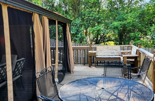 Ruston Apartment | One Luxury King Suite with private bath. We also have add'l rooms available.