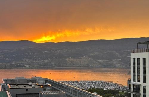 Downtown Kelowna Apartment | One Million-Dollar Vista Premium 2-Bed Sky Flat with Lake & City Views