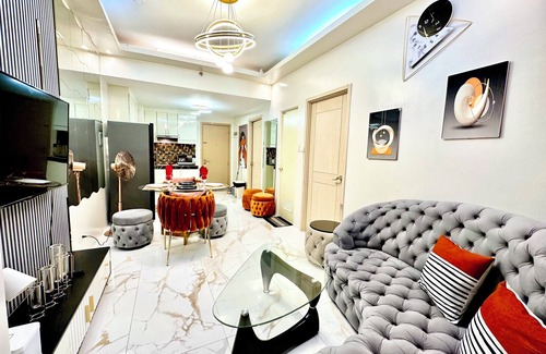 Bago Bantay Condo | One of a Kind Elegance IG-Worthy Suite w/Bathtub & PS5 @ SM North & Ayala Malls