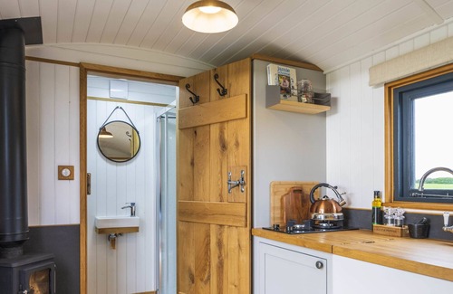 Thame Apartment | One Of A Kind Shepherds Hut With Incredible Views