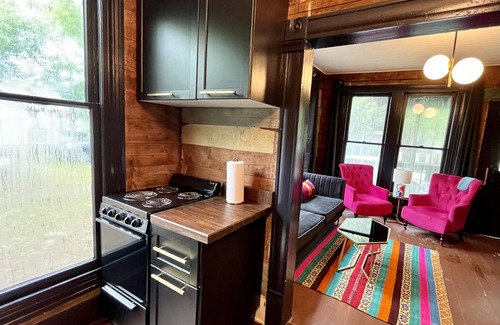 Travis Heights House | One of a kind. Steps from Soco!