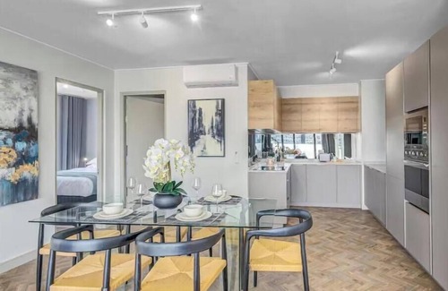 Greater Johannesburg Metropolitan Area Apartment | One Rosebank- 2 bed PentHause On Sixth