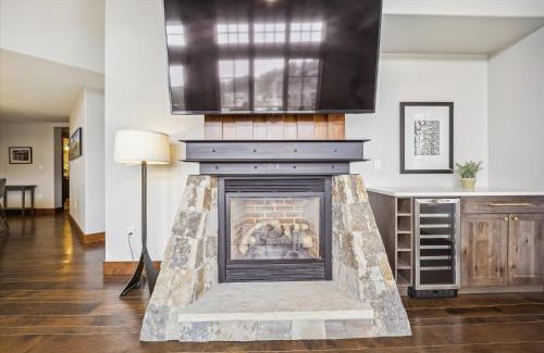 Peak 8 Apartment | One Ski Hill Place 8424 condo