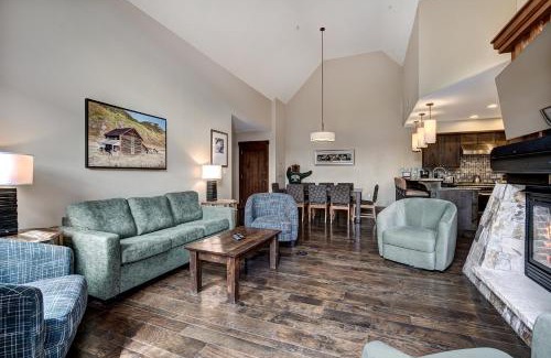 Peak 8 Apartment | One Ski Hill Place S8501