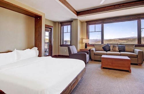 Peak 8 Apartment | One Ski Hill Place S8414