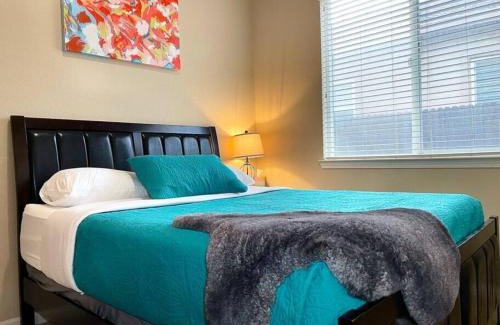 West Sacramento House | One Story Pet & Family Friendly Fireplace