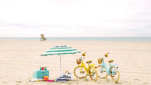 Santa Ana Heights House | ONeill I by AvantStay Coastal Paradise Steps from Beach Modern Decor