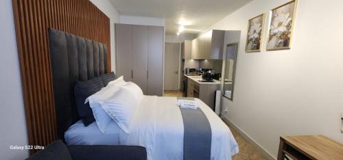 Greater Johannesburg Metropolitan Area Apartment | OneRosebank Signature Studio Apartment