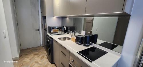 Greater Johannesburg Metropolitan Area Apartment | OneRosebank Signature Studio Apartment