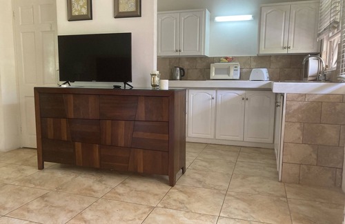 Halcyon Heights Apartment | Only 3 Mins To Beach And Beach Club apt 1.