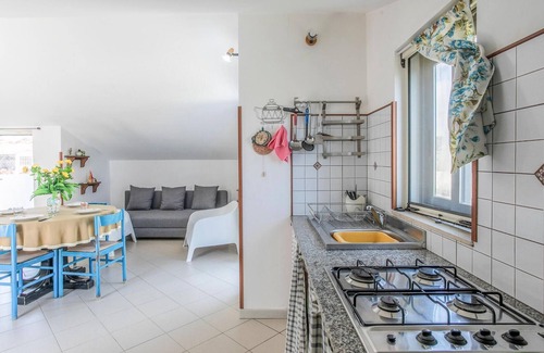 Casuzze House | Only about 180 m from the beach and the sea, this semi-detached house awaits you in Marina di Ragusa