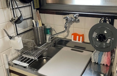 Ibaraki Apartment | Only one apartment is available for rent per day. Located on the second floor of a fashionable café, it is a quiet place to live and relax. Excellent access to Osaka and Kyoto