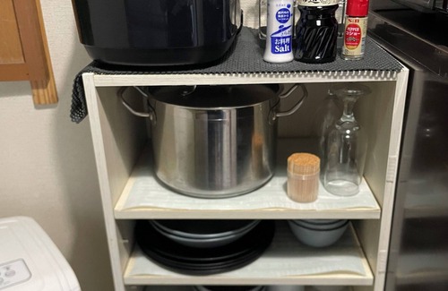 Ibaraki Apartment | Only one apartment is available for rent per day. Located on the second floor of a fashionable café, it is a quiet place to live and relax. Excellent access to Osaka and Kyoto