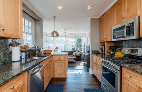 Rogers Park House | Only Urban Beach House in Chicago