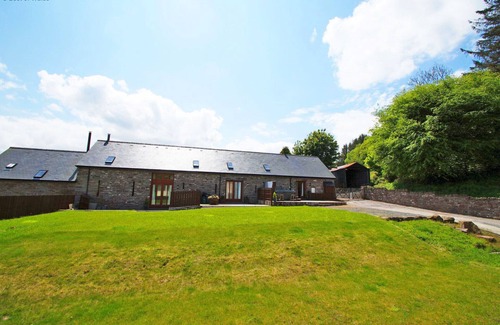 Trecastle House | Onnen Fawr Barn - Four Bedroom House, Sleeps 11