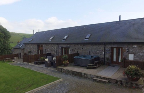 Trecastle Cottage | Onnen Fawr Barn