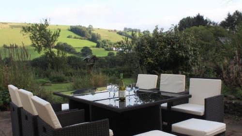 Trecastle House | Onnen Fawr Farmhouse