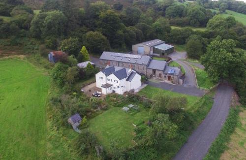 Trecastle House | Onnen Fawr Farmhouse