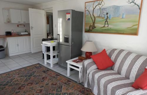 Onrus House | Onrus Garden Cottage, Sunny and Spacious