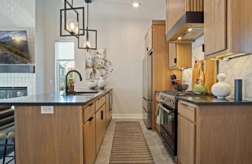 Edmond House | Onyx The Lark Stylish & Serene Edmond Oasis