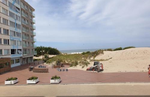 Oostduinkerke-Bad Apartment | Oostduinkerke - Appartement met zeezicht en 2 parkeerplaatsen