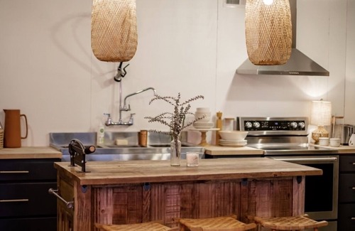 Sevierville House | Open-air barndominium 1-BR loft on flower farm