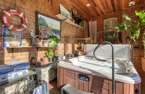 Trenton Apartment | Open Hearth Inn Cottage 12 - 10 min to Acadia!