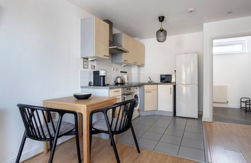 Hackney Apartment | Open plan Hackney 1BR nr shops & restaurants, by Blueground