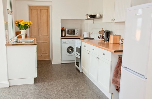 Marazion Cottage | Open plan house 1 minute to beach and St Michaels Mount causeway