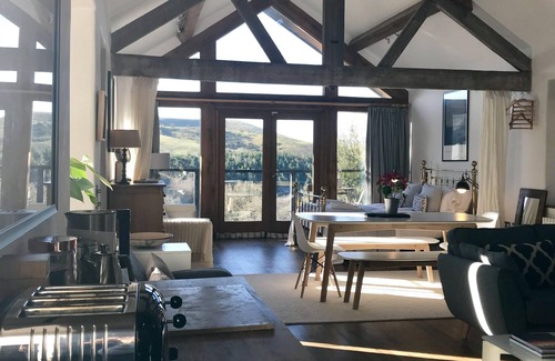 Bishops Castle House | Open-plan, stunning views, masses of wildlife.