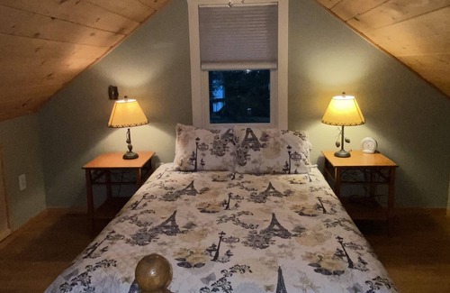 Washington House | Open, Sunlit Cottage; hiking, fishing, kayaking, skiing. Water access!