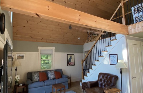 Washington House | Open, Sunlit Cottage; hiking, fishing, kayaking, skiing. Water access!