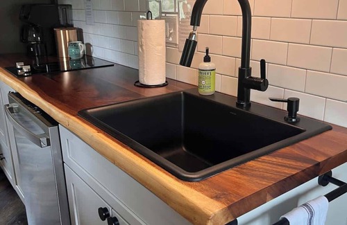 Canyon Lake Cabin | Ophelia: Luxury Yurt-Cabin | Canyon Lake | Hot Tub