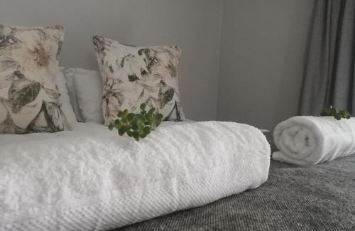 Oudtshoorn House | Oppi Draai Guesthouse