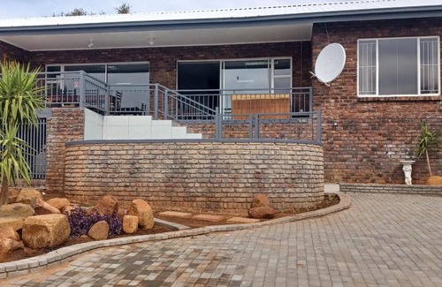 Vanderkloof Apartment | OppiDam Gastehuis