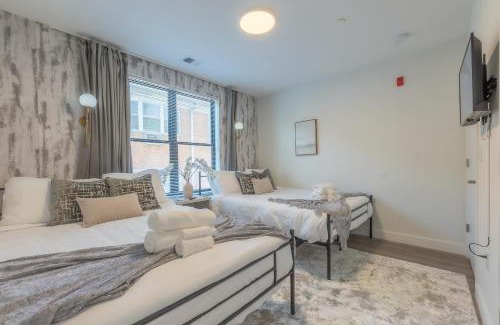 Orange Apartment | Opulence in Olive 4 bedrooms, 4 baths with 10 beds, Park 2 cars FREE