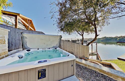 Burnet House | Opulent Waterfront 118B