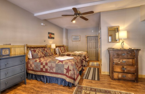 Oquossoc Hotel | Oquossoc Suite #2 | A/C