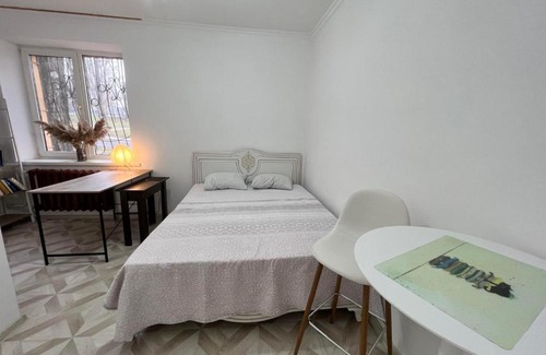 Chisinau Apartment | Orange House Next To a Park