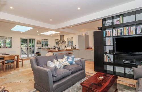 Sherborne Cottage | ORCHARD COTTAGE, family friendly, with open fire in Yetminster