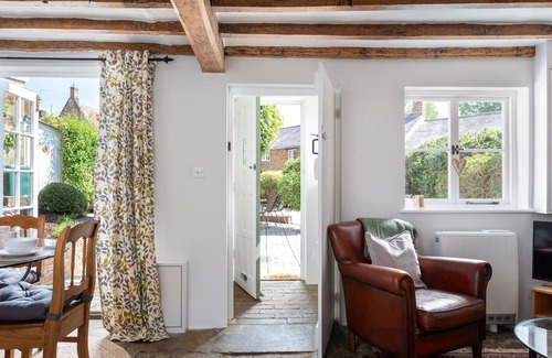 Hook Norton Cottage | ORCHARD COTTAGE, pet friendly, with a garden in Hook Norton