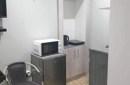 Fichardt Park Apartment | Orchard Guesthouse Double Room with Pool View 2